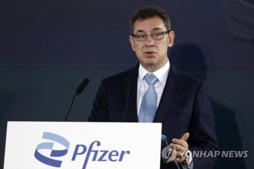 앨버트 불라 화이자 CEO. 사진 연합뉴스.